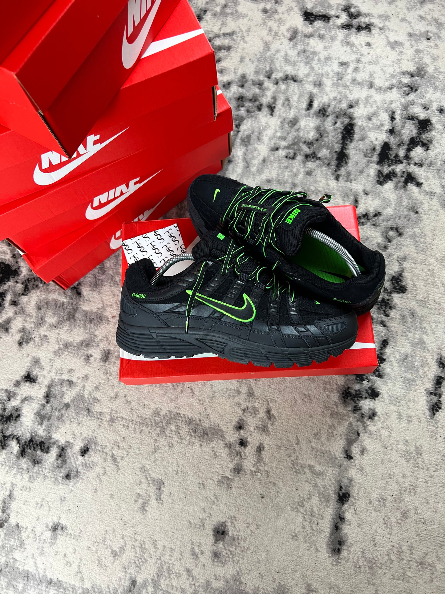 NIKE P-6000 - BLACK / GREEN STRIKE