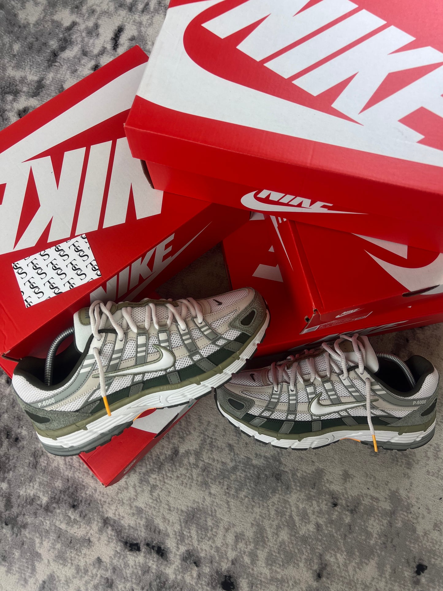 NIKE P-6000 - CARGO KHAKI