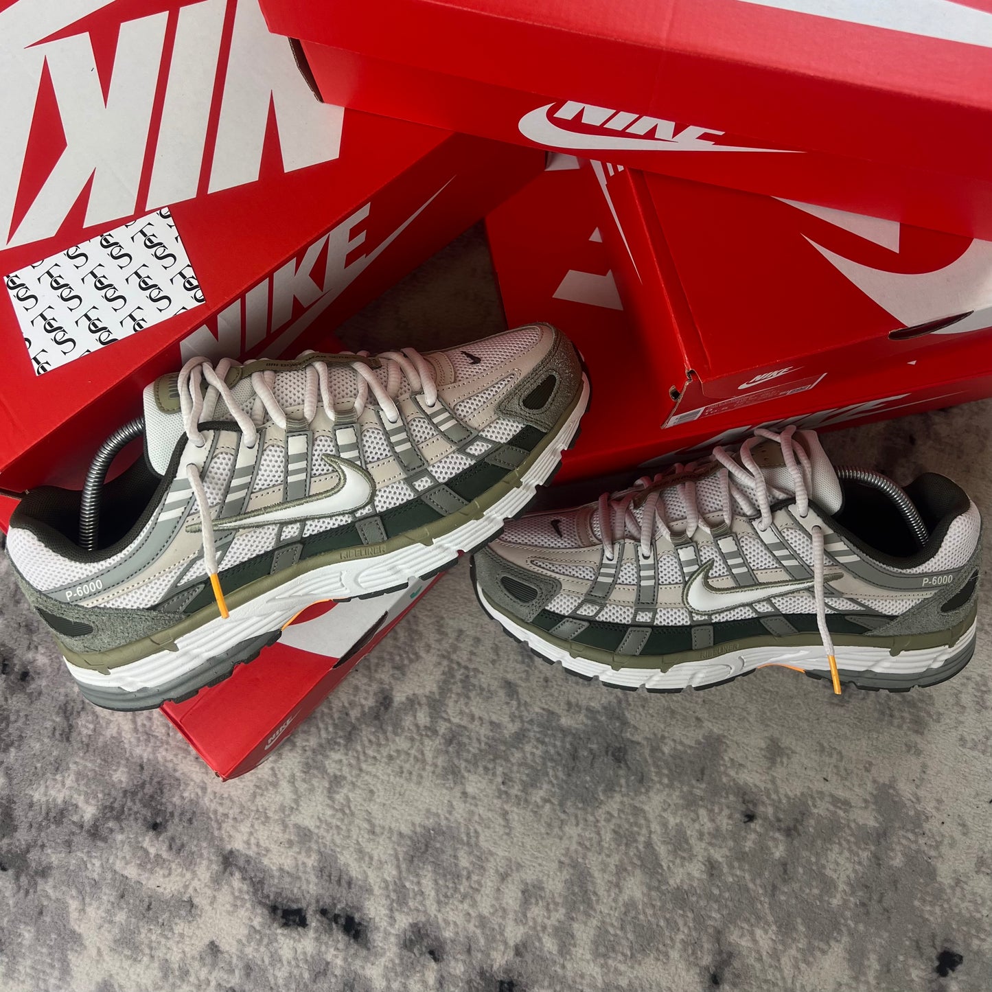 NIKE P-6000 - CARGO KHAKI