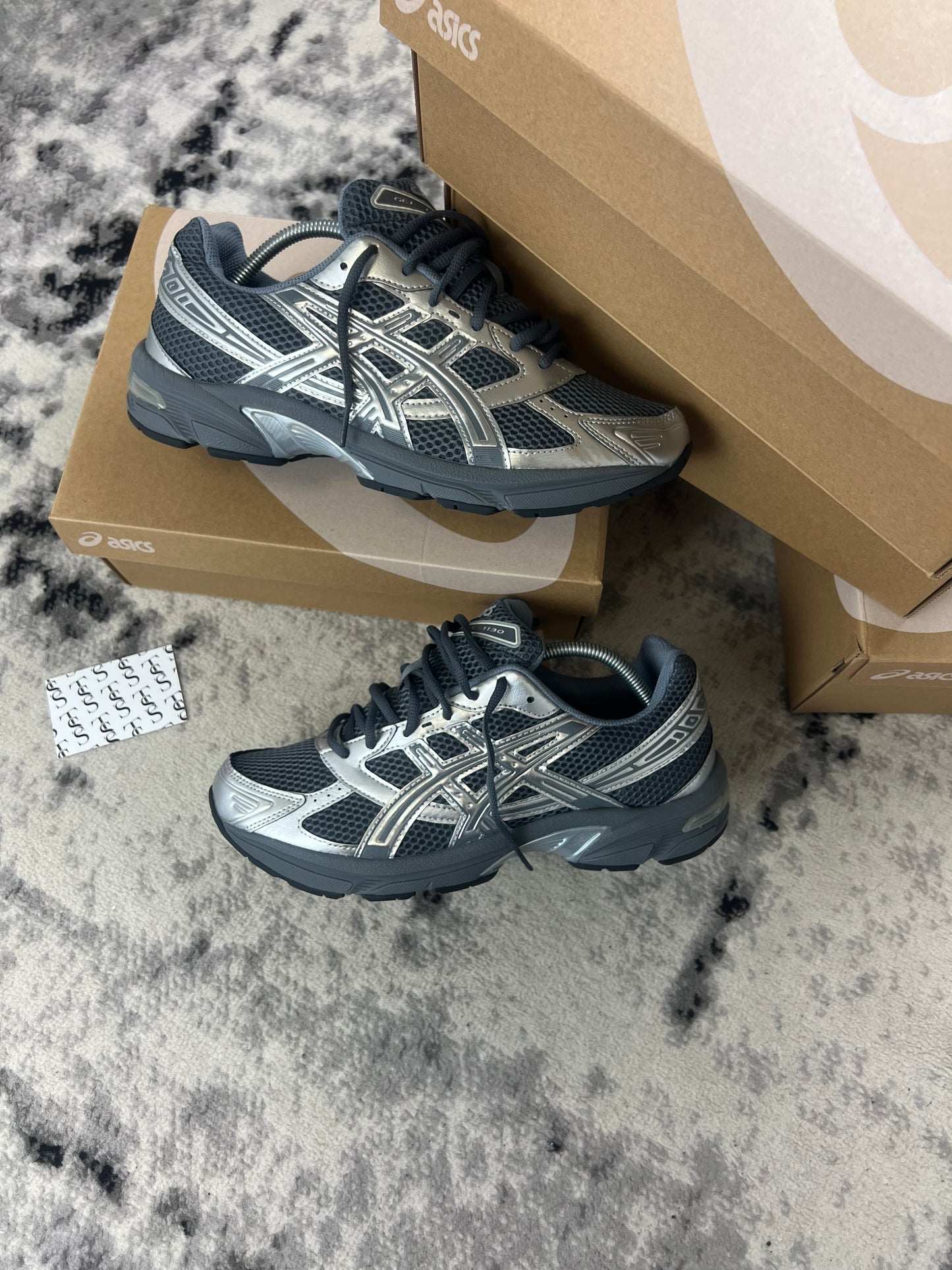 ASICS 1130 - PURE SILVER / STEEL