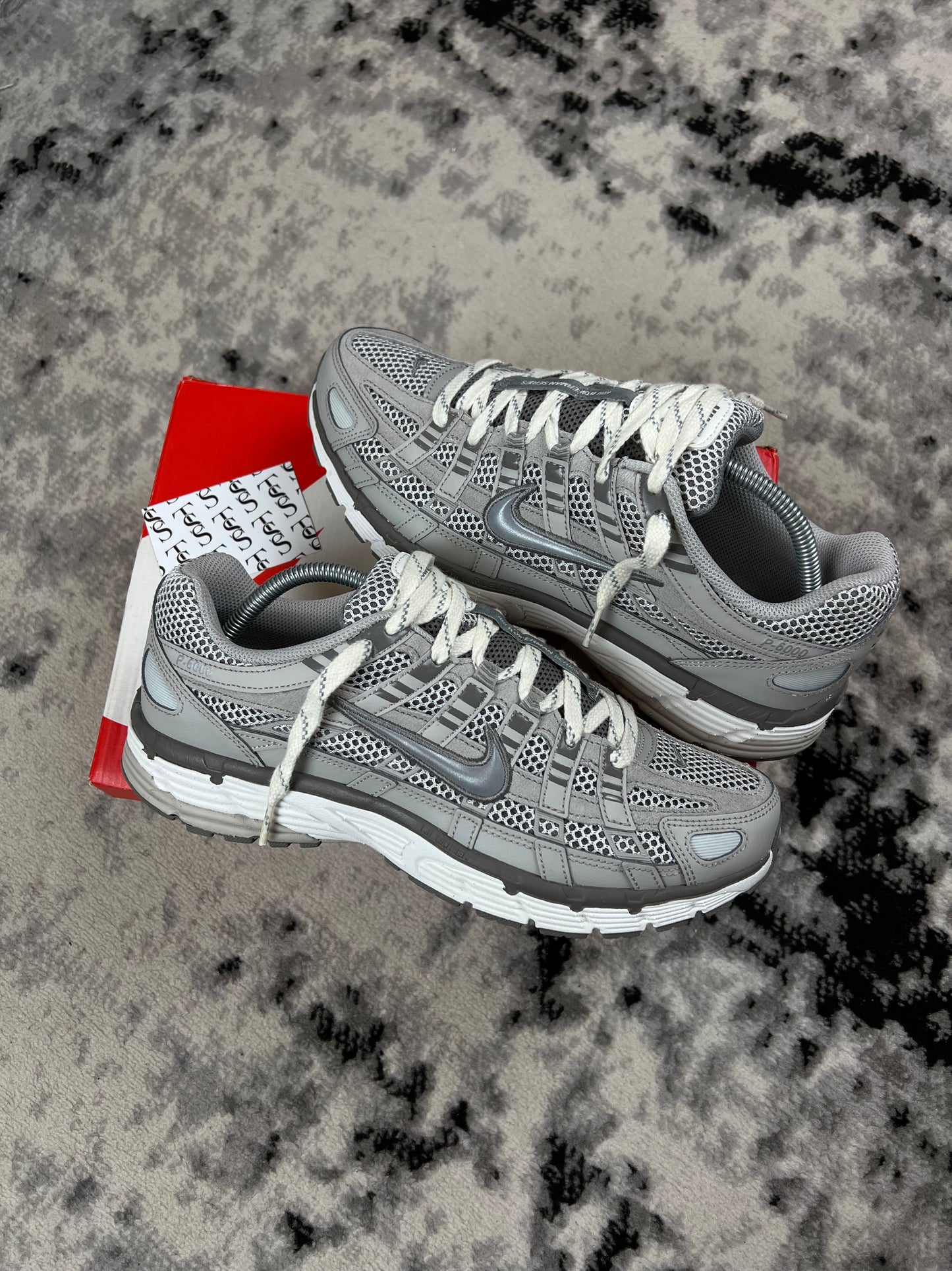 NIKE P-6000 - IRON ORE / WHITE