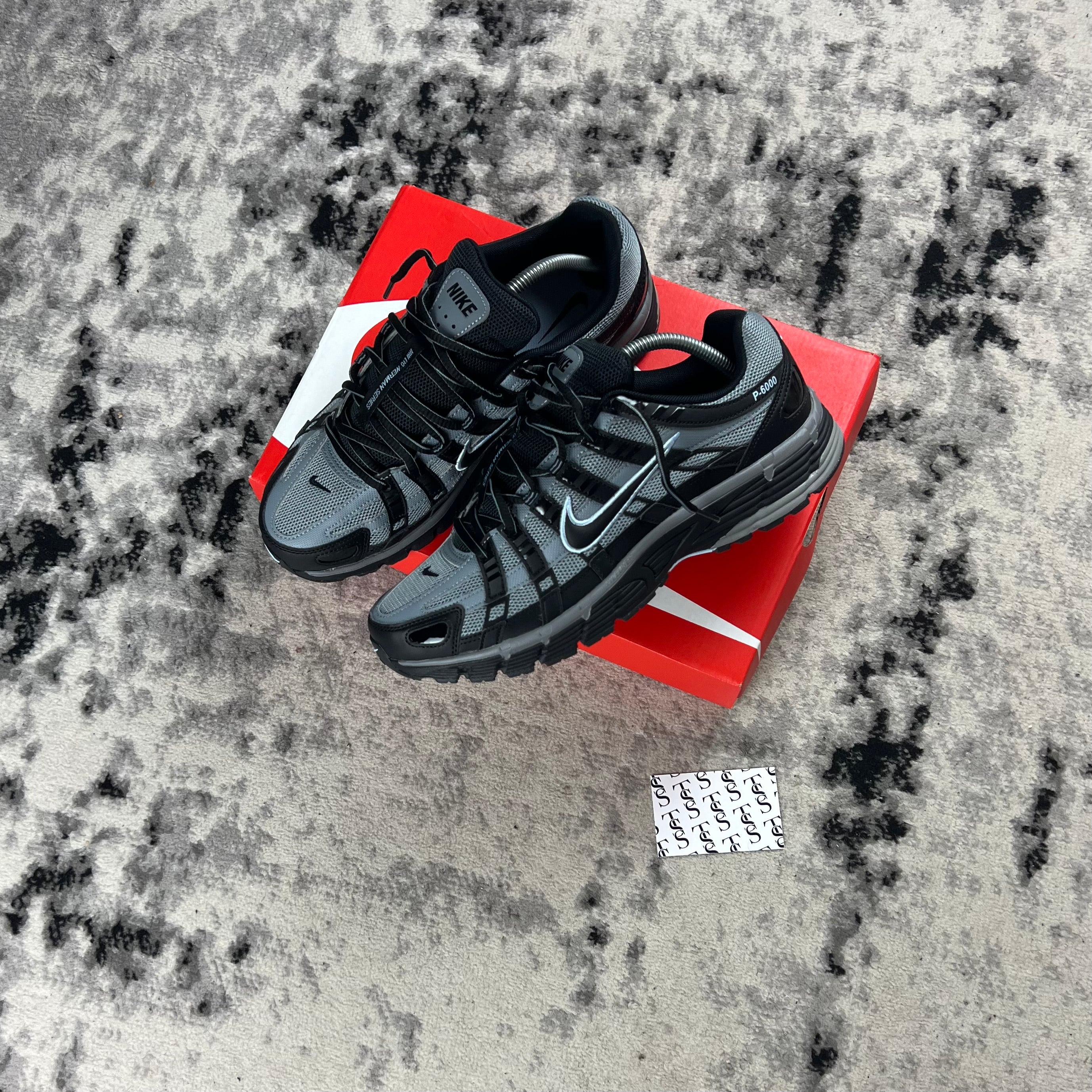 NIKE P-6000 - COOL GREY