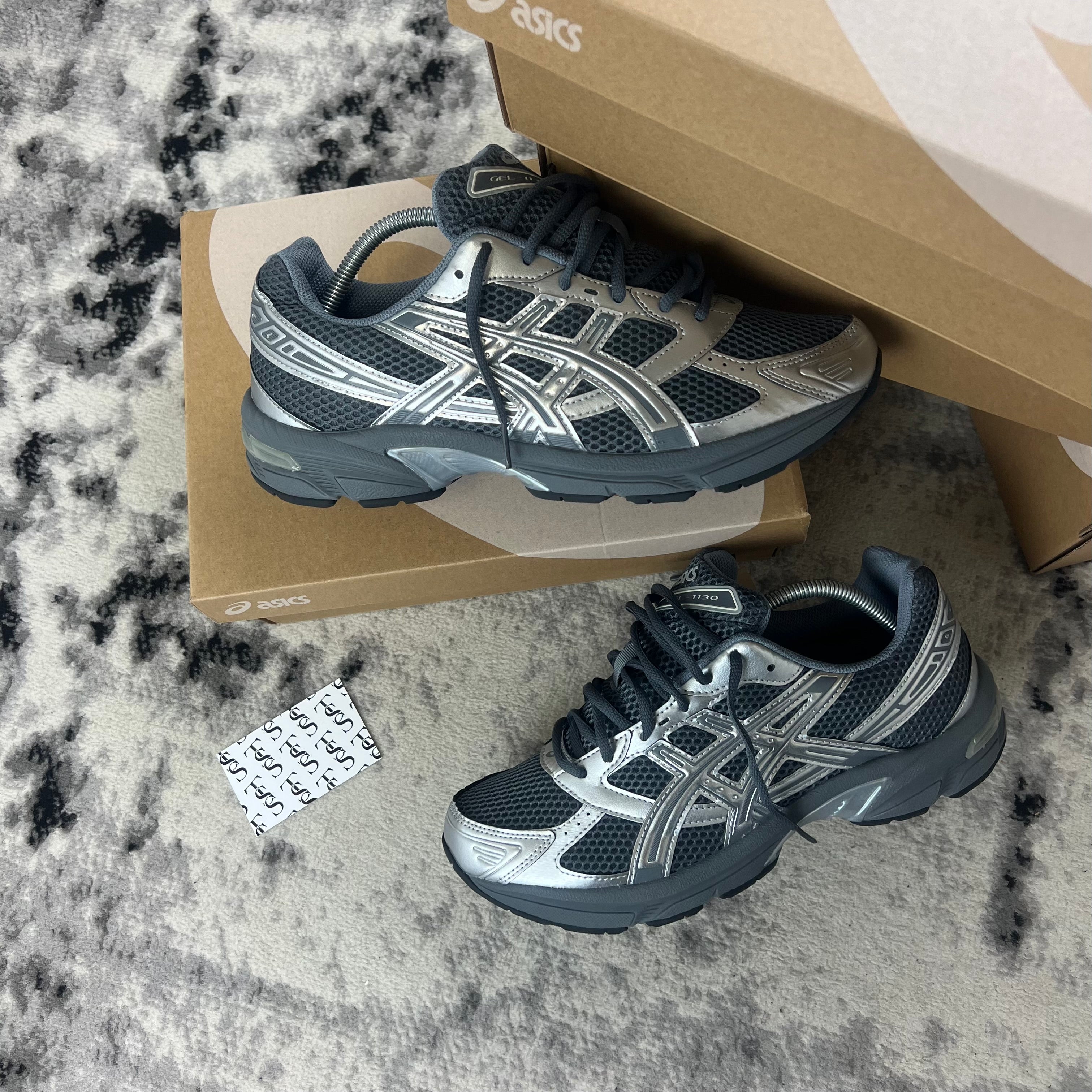 ASICS 1130 - PURE SILVER / STEEL