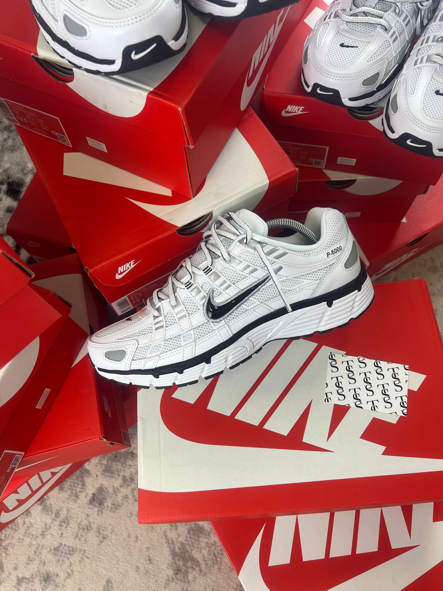 NIKE P-6000 - WHITE / METALLIC SILVER / BLACK