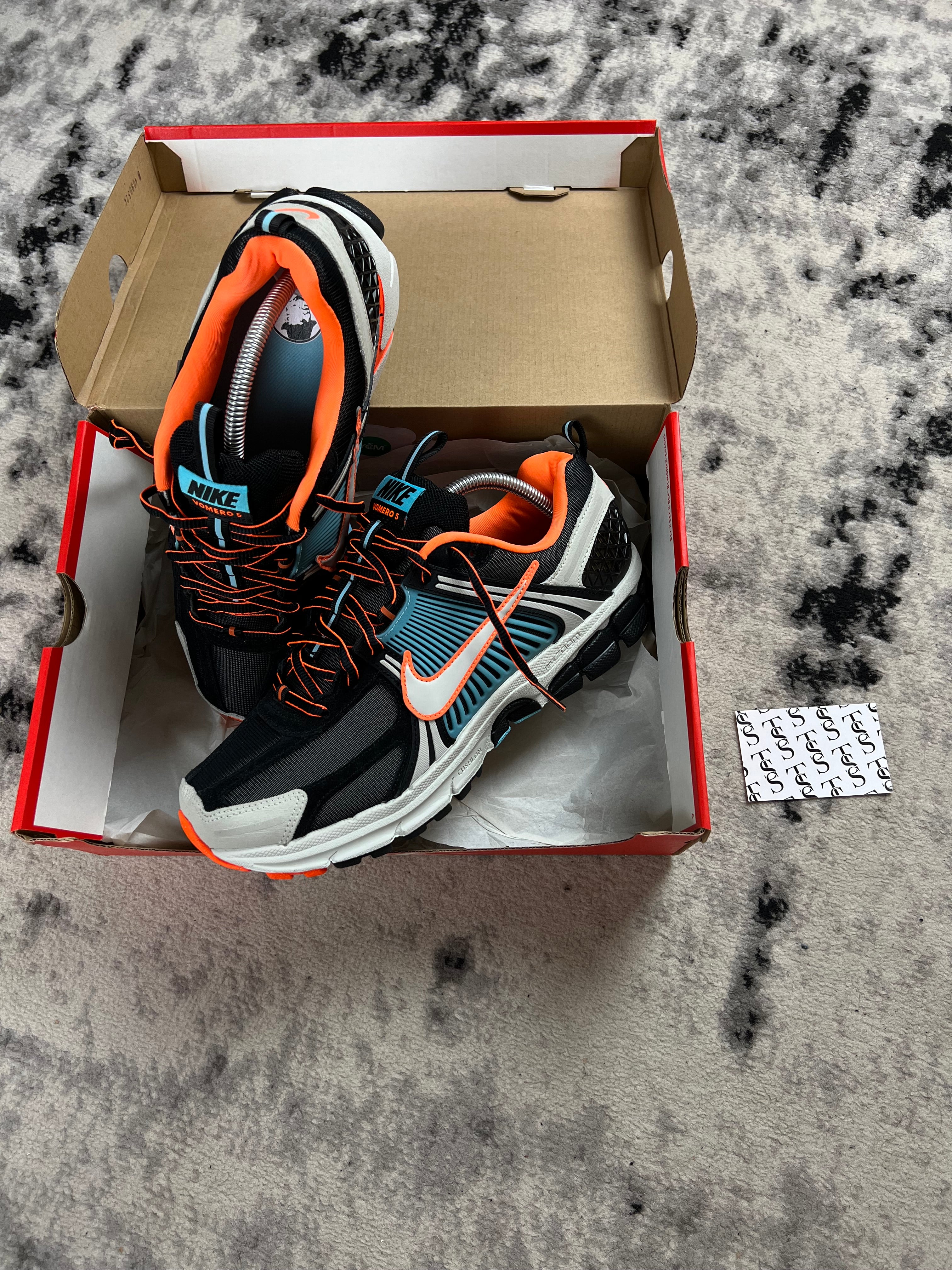NIKE VOMERO 5 - BLUE GAZE / TOTAL ORANGE