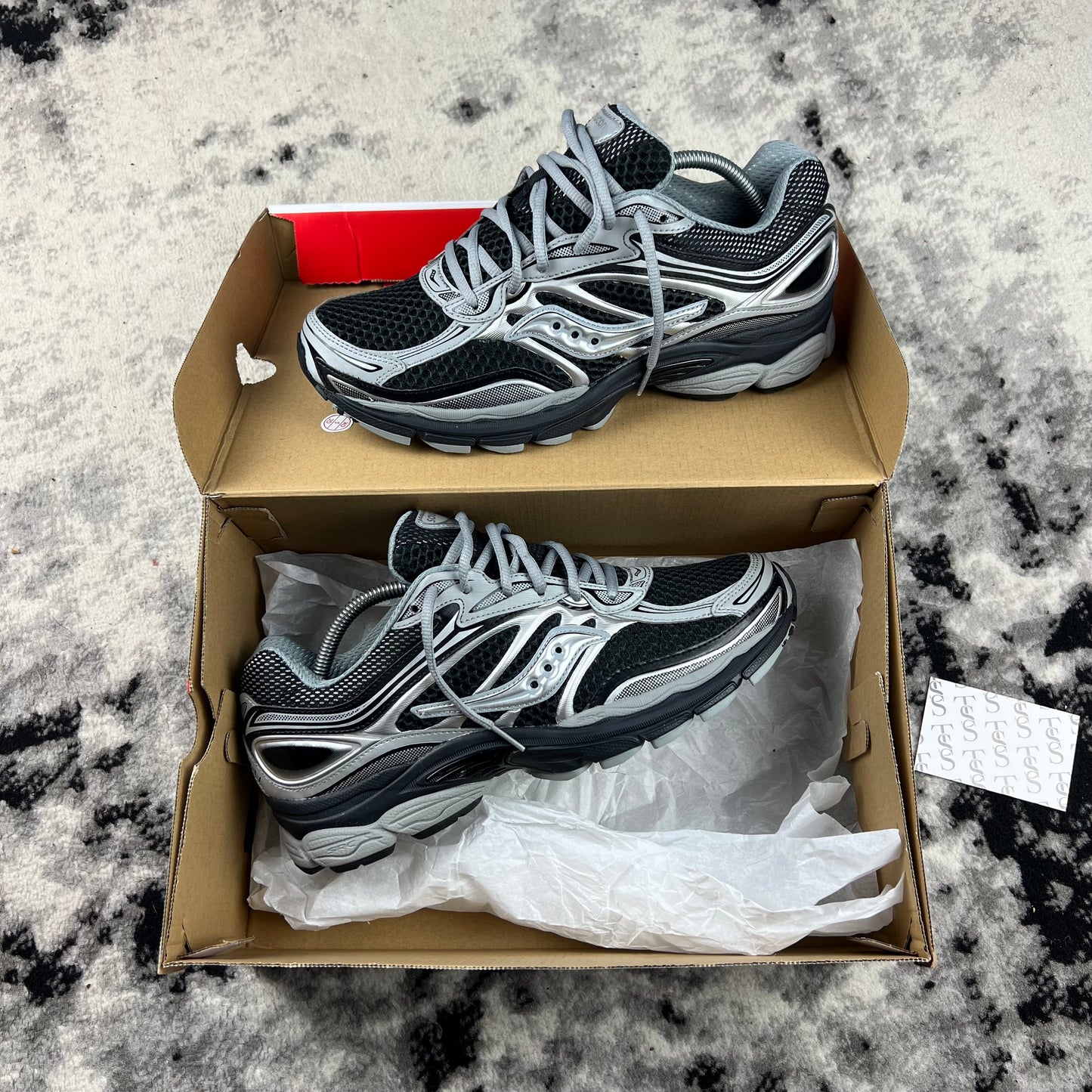 SAUCONY PROGRID OMNI 9 - BLACK SILVER