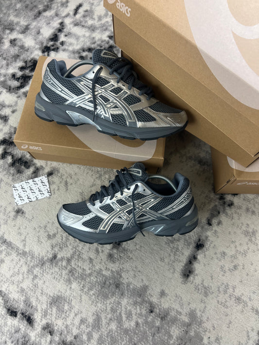 ASICS 1130 - PURE SILVER / STEEL