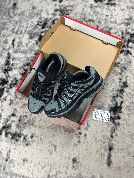 NIKE P-6000 - COOL GREY