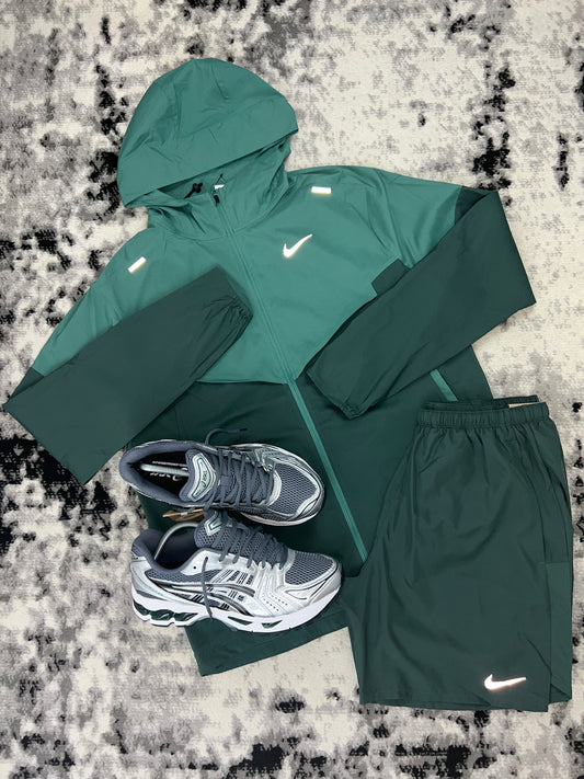 NIKE UV WINDBREAKER & NIKE 7’’ CHALLENGER SHORTS - VINTAGE GREEN